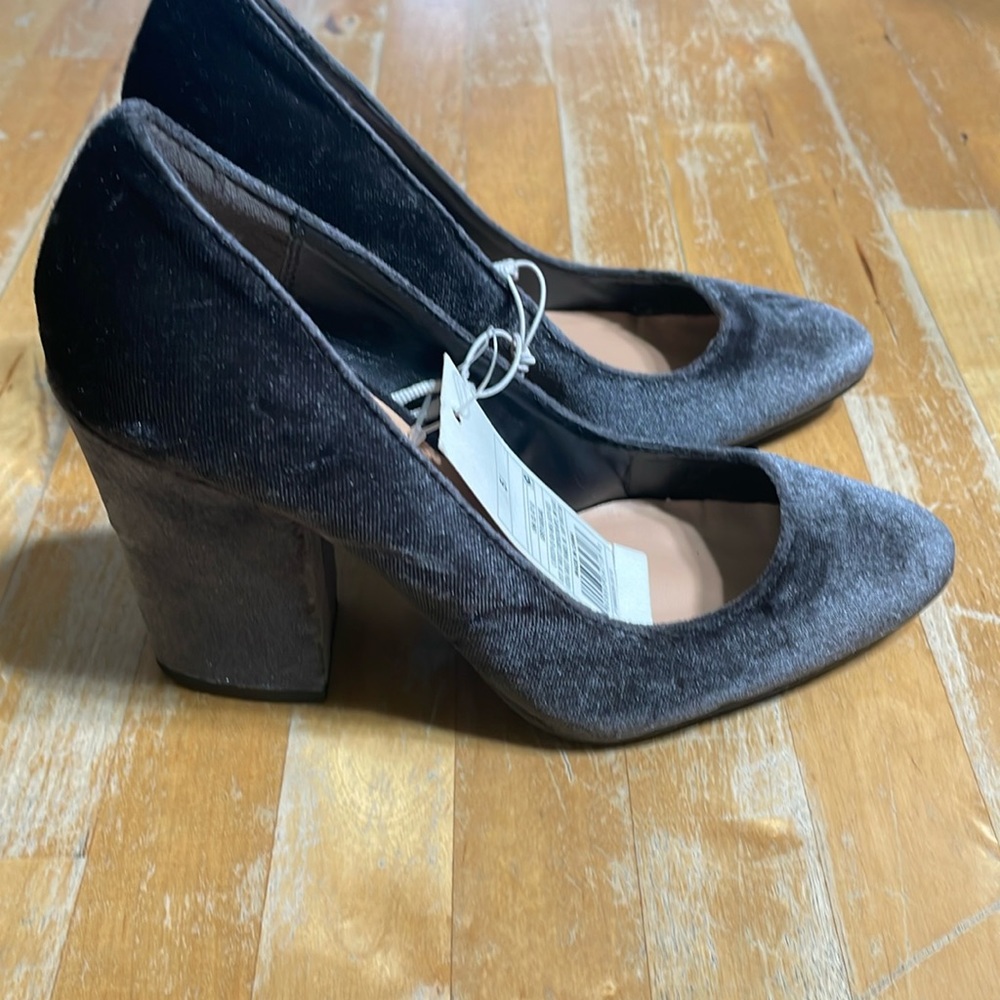 NWT Mossimo Abigail velvet heels